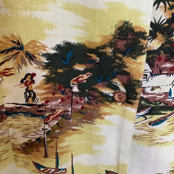 Vintage Hawaiian Holly Lane Button Down Graphic Shirt - Picture 8 of 10